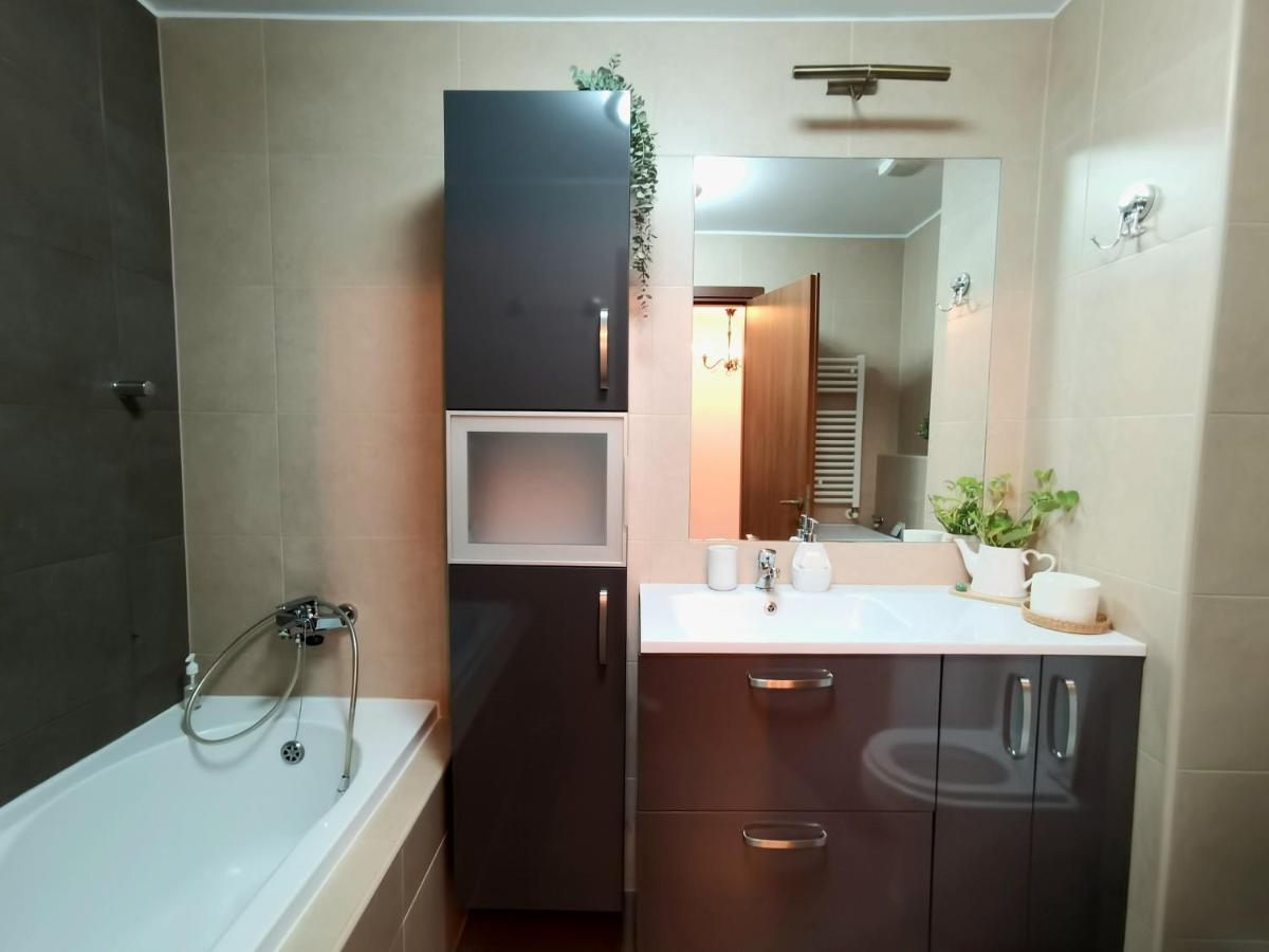 Cosy Boutique 61 Sqm Apartment - Private Parking - Ten Blocks Residence Bükreş Dış mekan fotoğraf