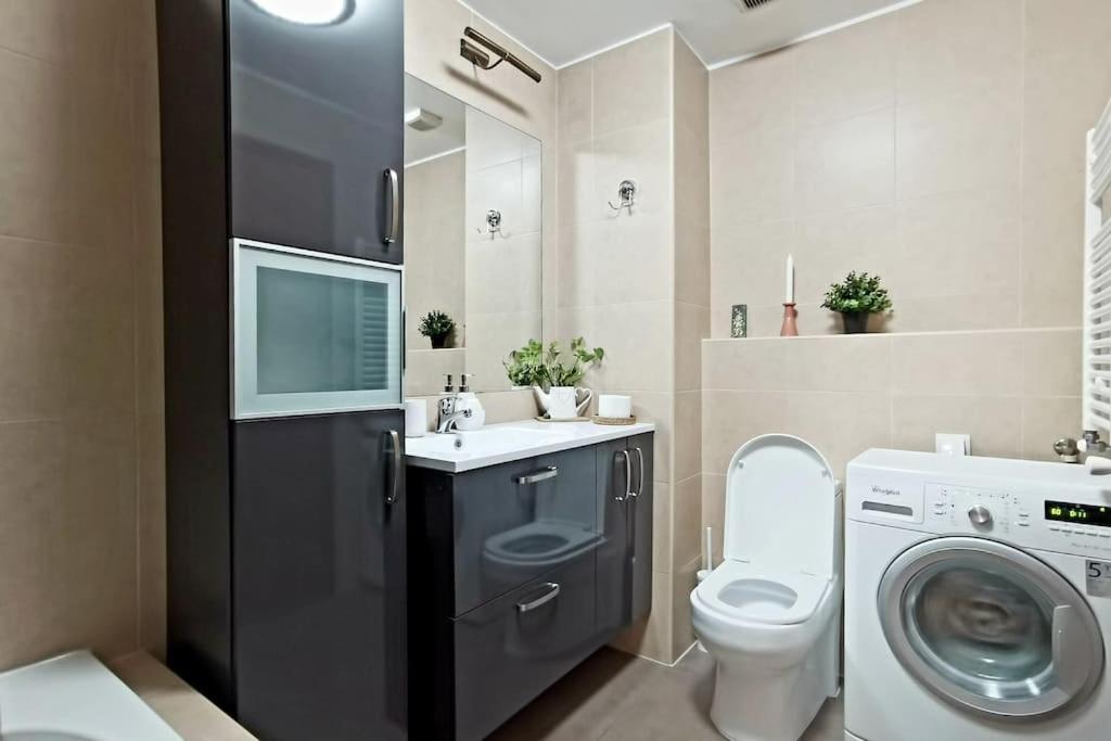 Cosy Boutique 61 Sqm Apartment - Private Parking - Ten Blocks Residence Bükreş Dış mekan fotoğraf